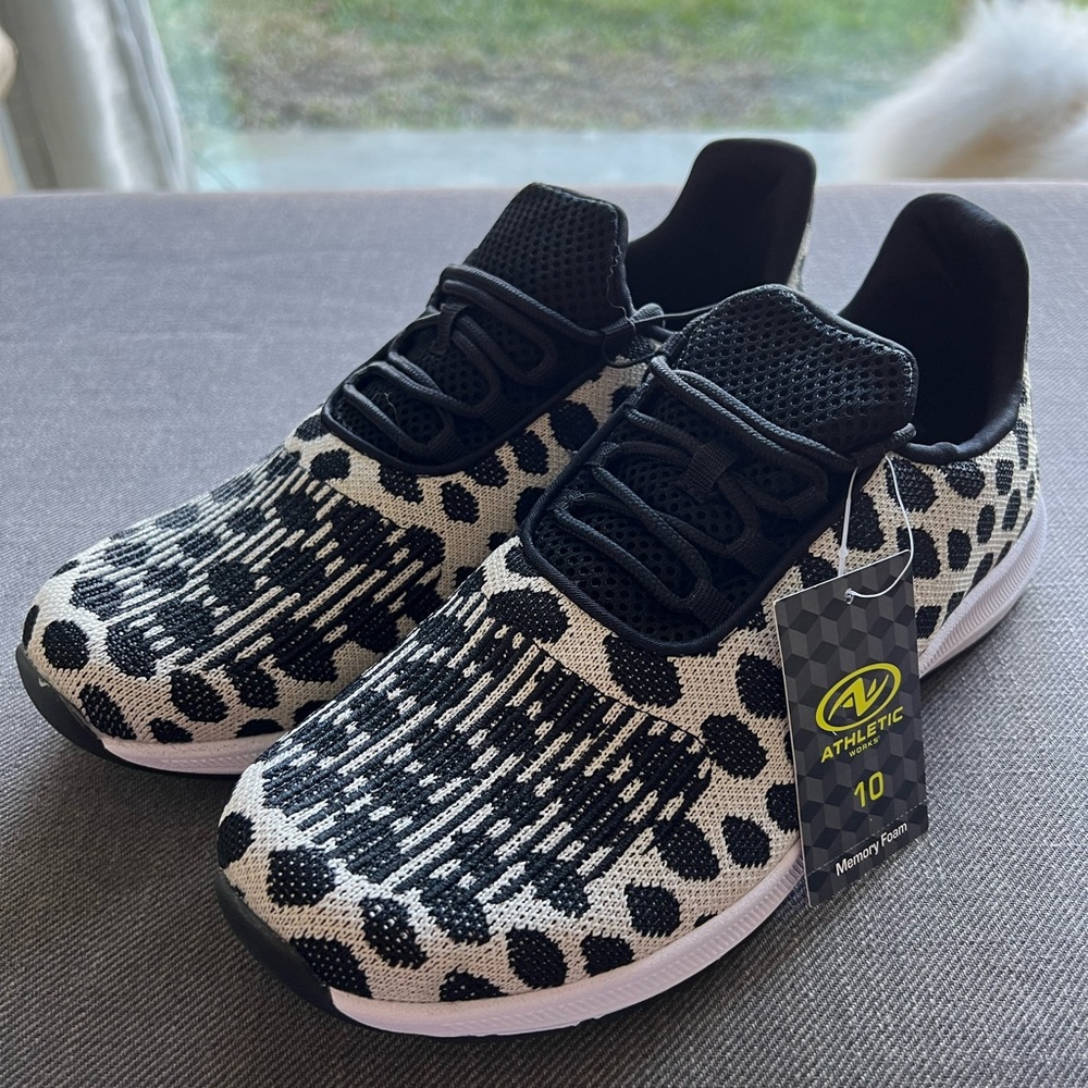 Athletic women's sneakers